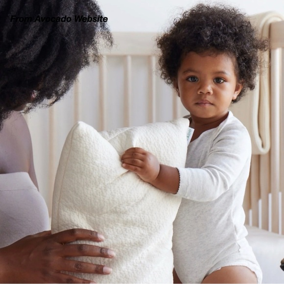 Avocado Mattress Other - EUC: AVOCADO MATTRESS TODDLER PILLOW & 2x CASES SET IN NATURAL (O/S)